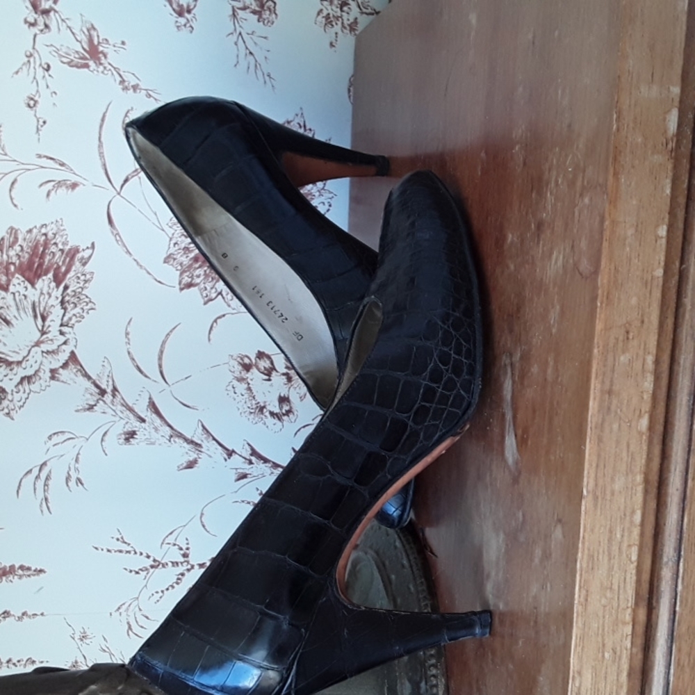 Vintage alligator ferragamo heels